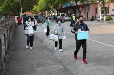 磐安初三高三学生,今天率先开学复课!