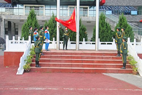 2023年铜仁一中国旗下讲话1009 约束自我,做手机的主人