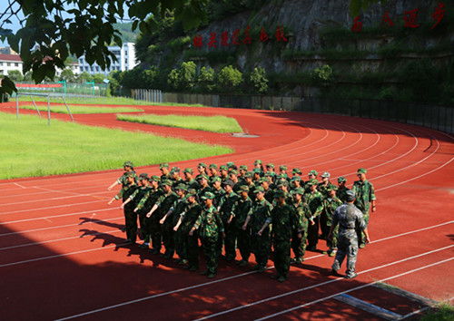 磐安中学 全力保证军训效果
